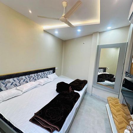 Hotel Om Shree Palace , Near Railway Station And Mahakal Lok Ujjain Exterior foto